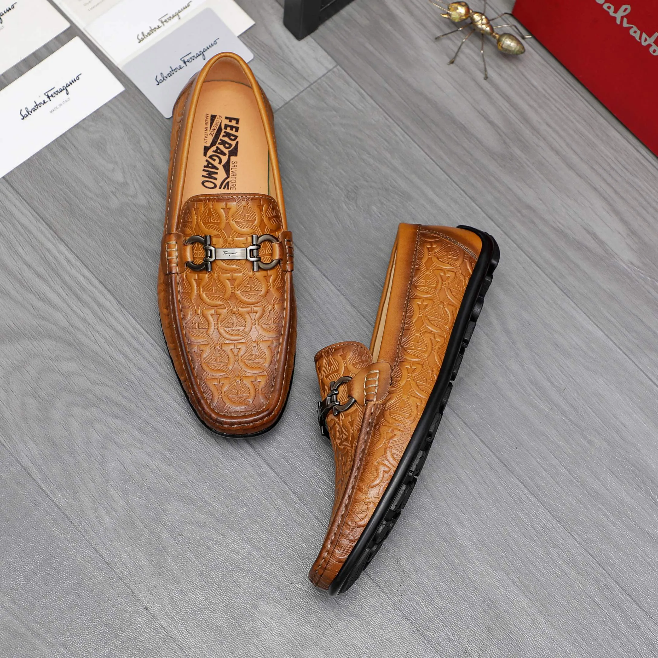 Men's shoes 💰380 Product trademark: Ferragamo "Ferragamo" casual slip-on shoes Regular size: 38-45 (45. Customized, non-returnable) Product materials: Selected embossed cowhide upper, pigskin lining, rubber non-slip outsole